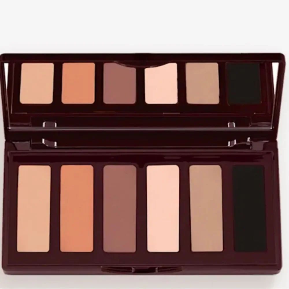 Charlotte Tilbury SUPER NUDES EASY EYE PALETTE
EYESHADOW PALETTE